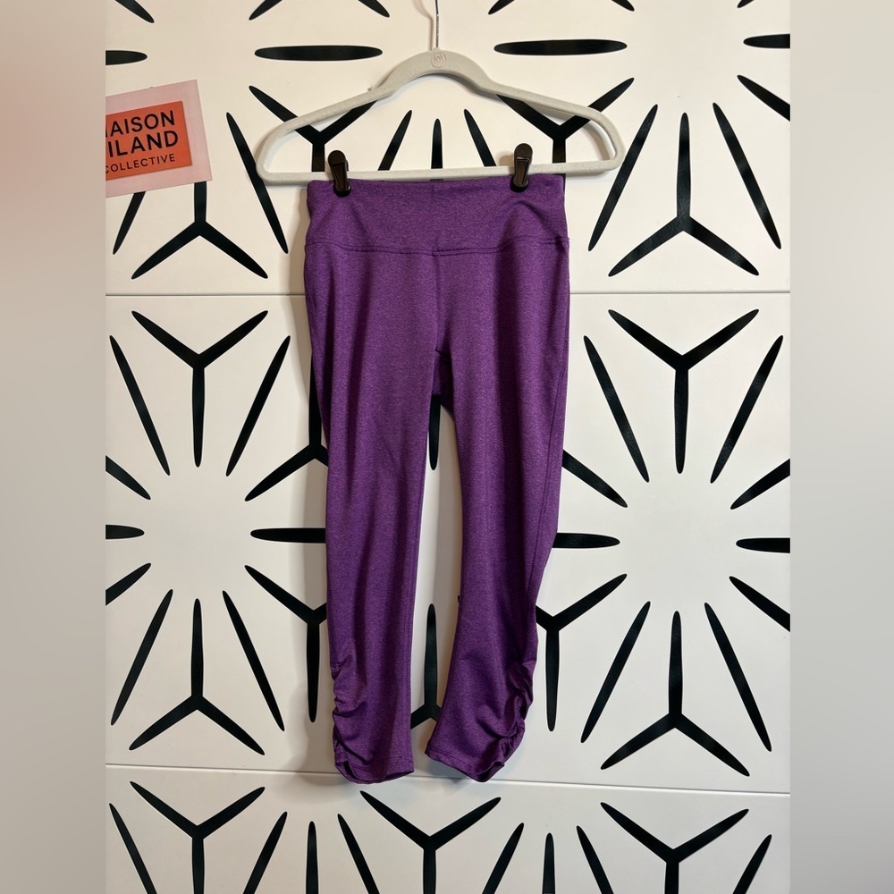 GAIAM Purple Capri Leggings w/ Waist Pocket – Sz XS